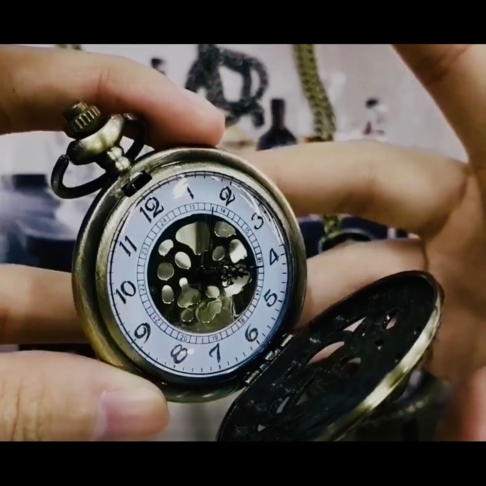 ‎Wolves Quartz Pocket Watch Bronze - Picture 2 of 6